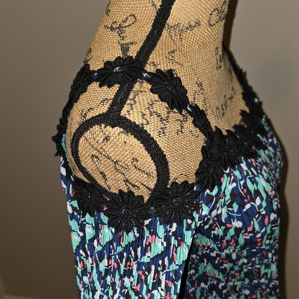 Kate & Mallory Black and Blue Patterned Top - Picture 6 of 6